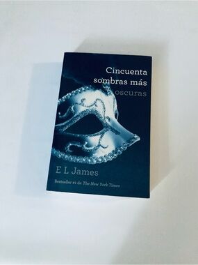 Cincuenta sombras más oscuras by E L James - Dark Teal Cover